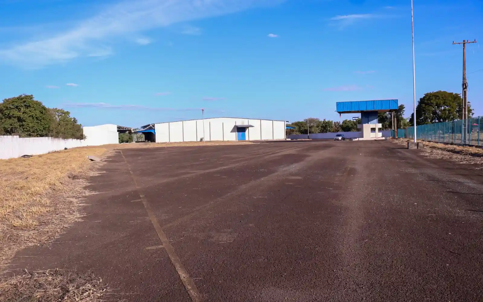 Galpão com acesso rodoviário BR-163